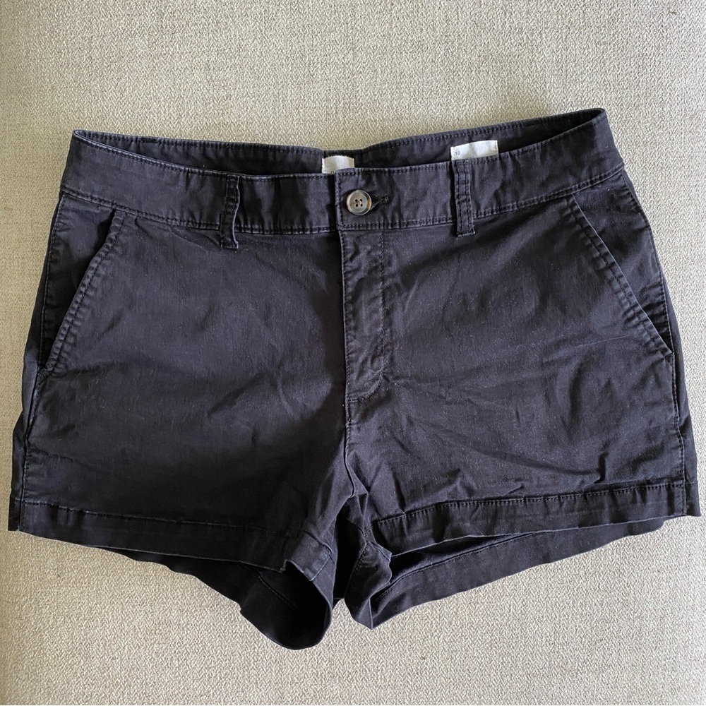 Gap Black Mid Rise 3” Shorts - Picture 2 of 7